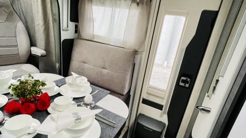 5. Amigo – Luxury Motorhome Benimar Mileo 268 Northautokap for rent!