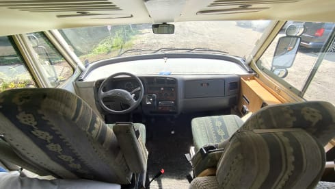B544 – 6-seater Hymer integrated from 1999
