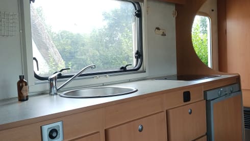 Spacious Fiat 2006 with a fixed bed, air conditioning and a very cozy interior.