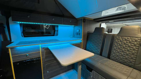 Bumble – Ford Transit Custom Petrol Plug-In Hybrid