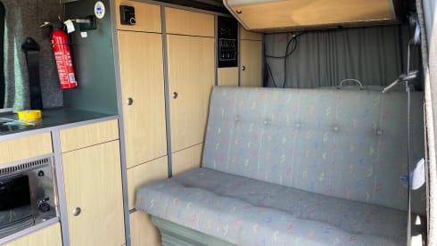 Magic – 4 berth Volkswagen T5 LWB Campervan