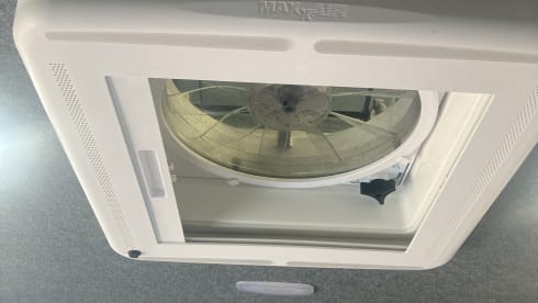 Van Diesel – Mercedes Sprinter off grid 2 berth. 