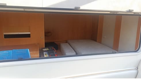 French bed, 130 hp, well-maintained, spacious