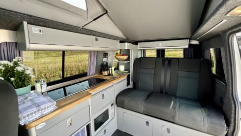 Sally – 4 berth Volkswagen Transporter campervan