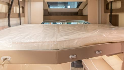 As good as new MC Louis 479 Semi integral for rent