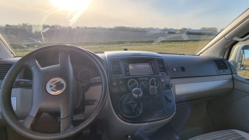 "De Witte" – 4p Volkswagen bus from 2004