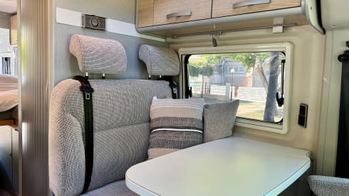Freeda – Luxury off-grid Hymer (4p) roof tent