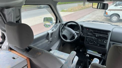 Callie – 4p Westfalia bus uit 1999