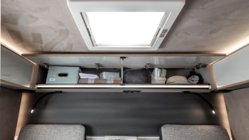 2026 4P McLouis 870+roof air conditioning, automatic 180 hp, bicycle rack, LPG, underfloor heating 