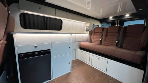 YETI – Ice white Long wheel base VW T6.1 2021 4 birth luxury camper 
