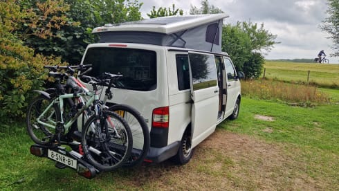 Self-built VW T5 camper for 2 people