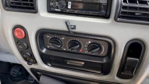 Betsie – 2p Renault campervan uit 2002