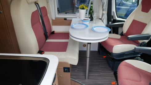 Sun Living Flexo 6.40 , 2 sleeping 4 seats, length beds, air conditioning!!