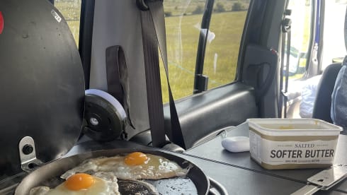 Fiat campervan uit 2010 met 2 slaapplaatsen - slaap waar je maar wilt!