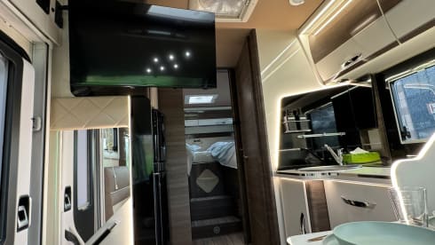 Mobilynn – Splinternieuwe McLouis Carat integraal 870 (4p)