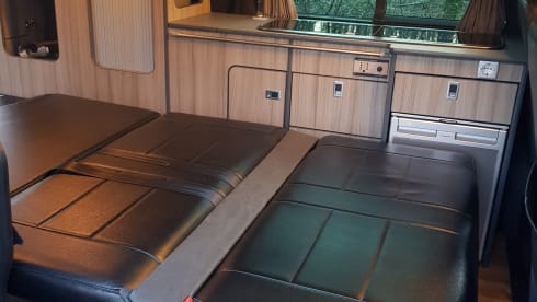 t5 buscamper – Beautiful, cozy T5 bus camper with original Reimo camper furnishings. 