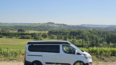 ROSA – Ford-Campingbus für 4 Personen, Baujahr 2023