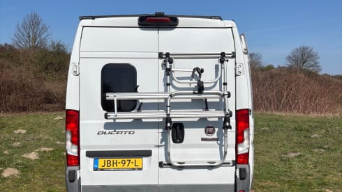 2p Fiat campervan uit 2017