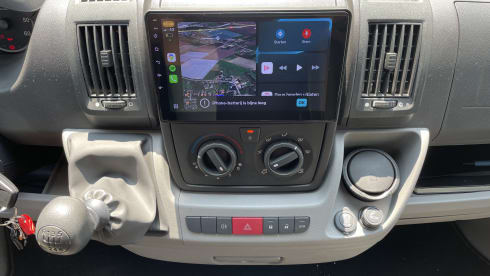 3p. Compact, complete and comfortable Sunroof Dethleffs semi-integrated.