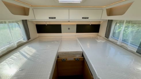 TWIN SUNNY – SEMI-INTEGRATED T 670 S TWIN BEDS, AUTOMATIC