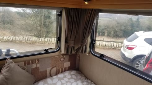 Nicky – Adventure and comfort in 'Nicky' the 6 berth luxury motorhome!
