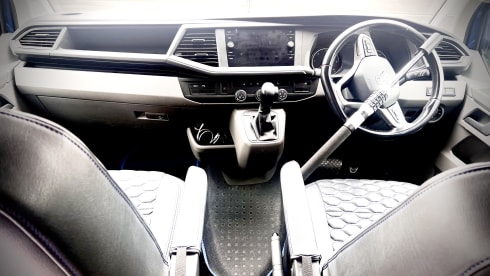 Bluey – 4 berth Volkswagen campervan from 2020