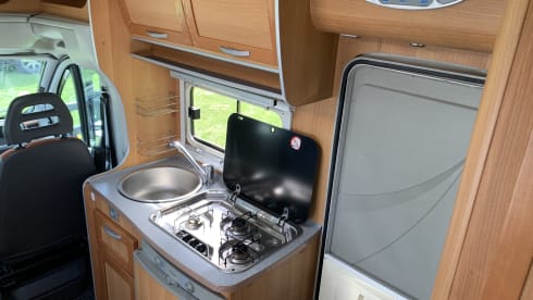 Gemütlicher Camper mit Klimaanlage im Wohnbereich