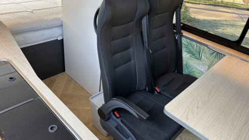 Fiat Ducato 2 or 4 pers. Buscamper - Off grid - Bench air conditioning - Underfloor heating