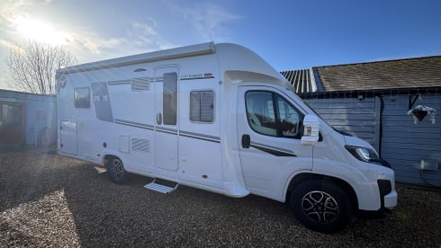 2025 Pilote Wohnmobil für 4 Personen 