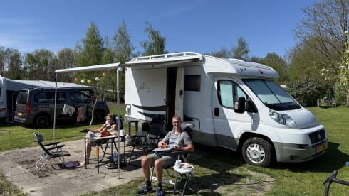 Compact 3P semi-integrated, length bed and free km!
