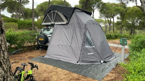 Jeep met daktent – Roof tent, 4 persons