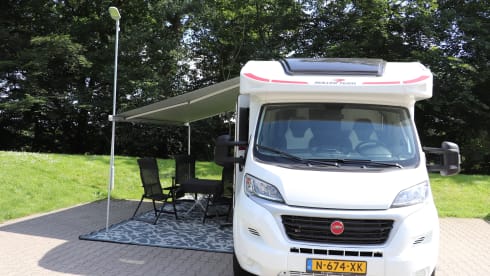 Roadhouse camper naam roadsurfer – 4p Roller Team semi-integrated from 2021