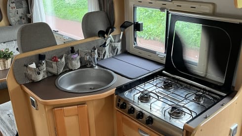 6-person family camper (Ford Granduca 77)