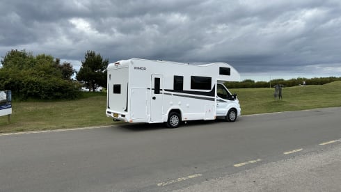 Eze – HR Adventures - Rimor Kilig 9 - 6 berth, 6 seat belt Motorhome