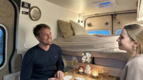 Henry – Trendy, 2-3 person off grid camper bus, suitable for all seasons!