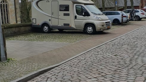 2p Bürstner semi-integrated uit 2011