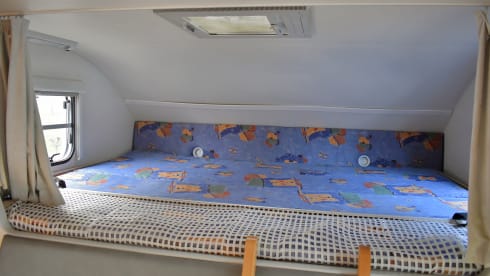 111 Knaus 708G – 6p Knaus alcove from 2000