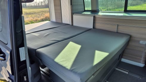 Beautiful 4p Volkswagen T5 California from 2012