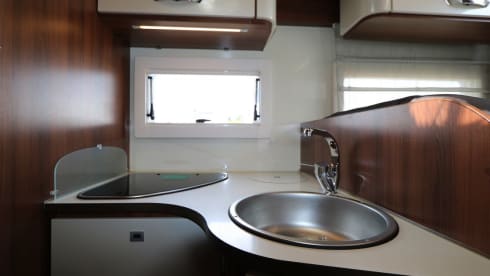 McLouis Sovereign 78 – Very luxurious, modern 5-person camper, freedom with real comfort