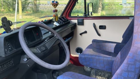 Jackie – 4p Volkswagen campervan from 1983
