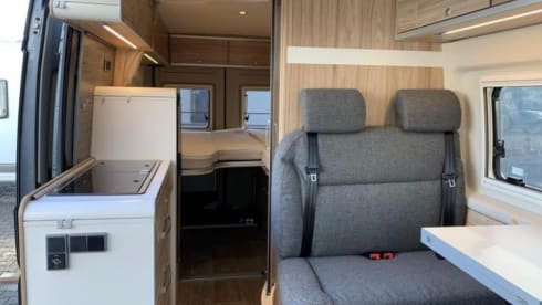 Jo'Berg – Hymer Yellowstone bus camper (with lifting roof) from 2019