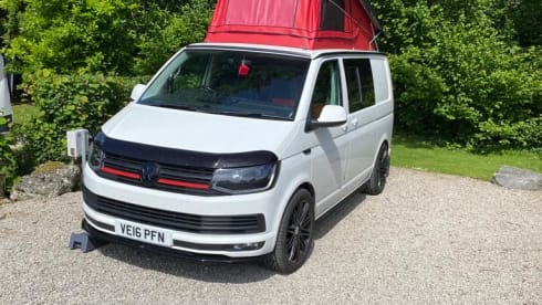 Oska – Stunning 4 Berth VW T6 Campervan