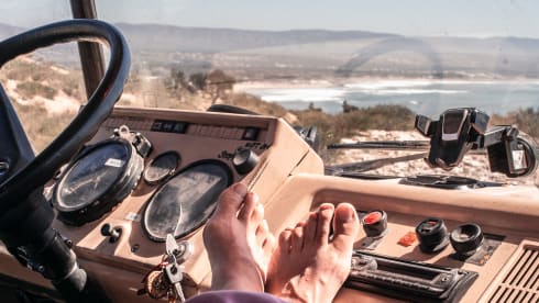 Selma – Unique army bus and off grid camper