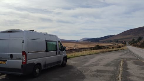 Zelfbouw Surfbus met charme en privacy