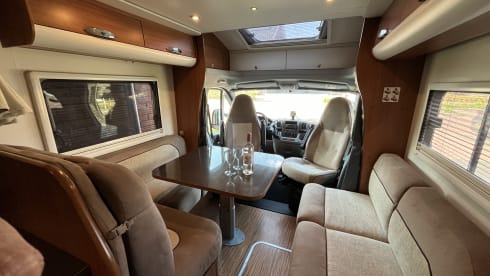 Spacious 4-5 person camper, Fiat Ducato- Adria Matrix 