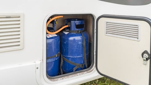 Fransie  – Luxury 5 person Alcove camper from 2017: Fransie