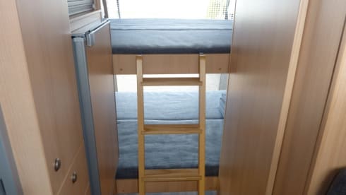 Compact bus camper for 2 adults and max. 2 small children