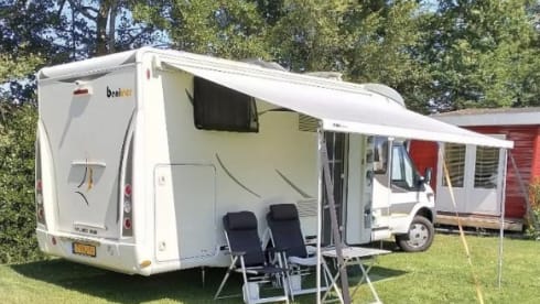 Fantastic 4-person luxury Ford Benimar