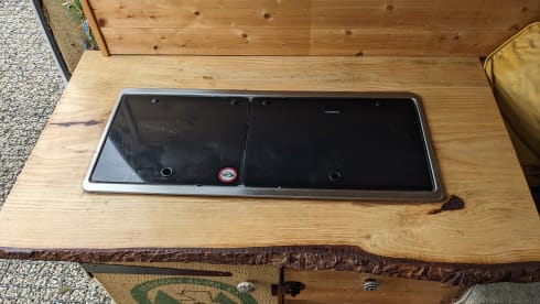Maura the Boogy Wonder Van  – Superior Land Yacht 