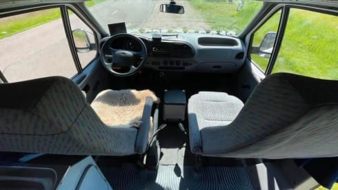 Cruiser – 2p Ford bus from 1999